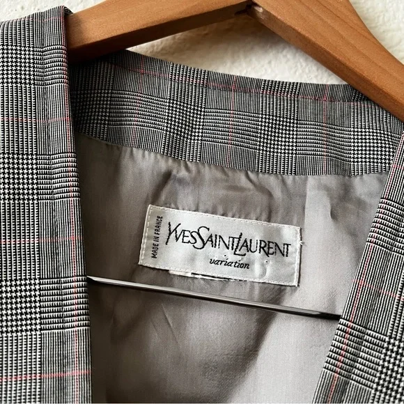 Yves Saint Laurent Yves Saint Laurent - Picture 2 of 14